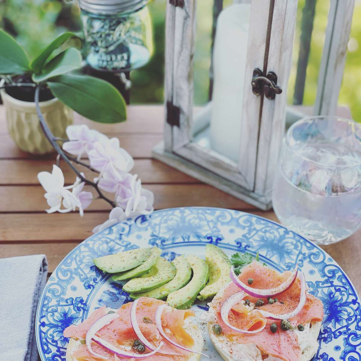 How to Make a Bagel with Lox and Avocado Be Cookin