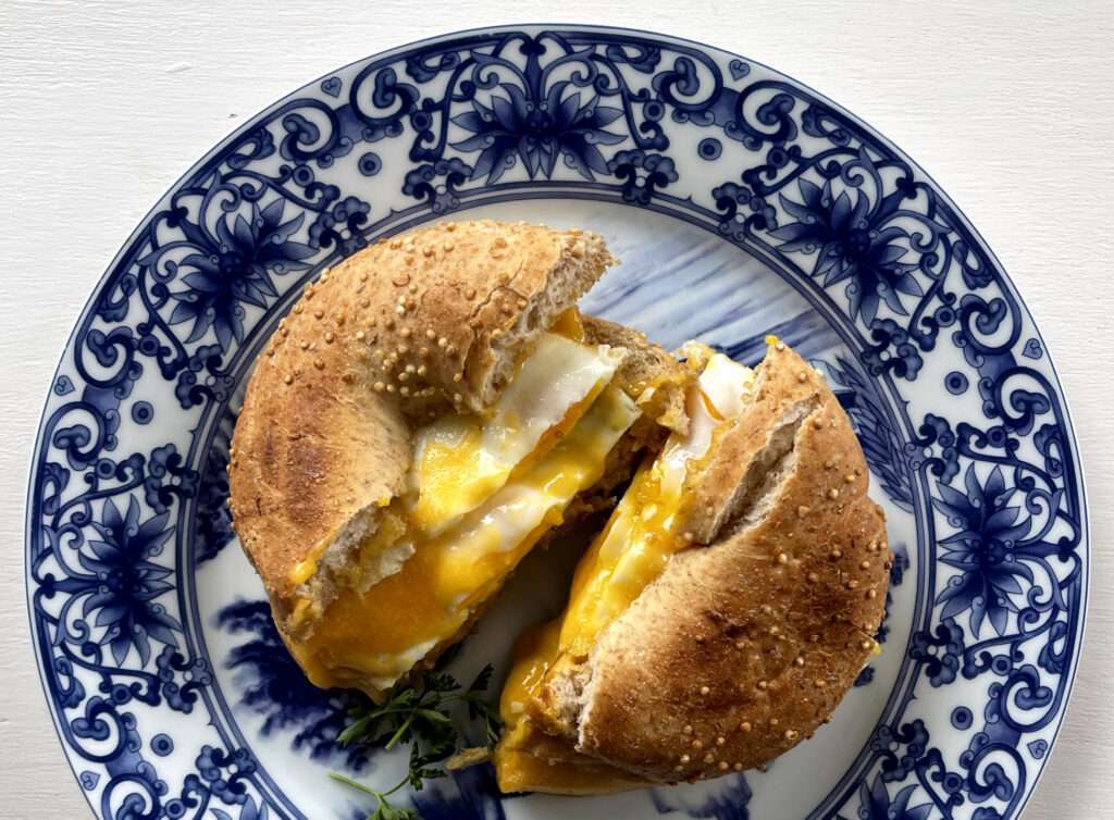 bagel breakfast sandwich egg cheddar morgan be cookin