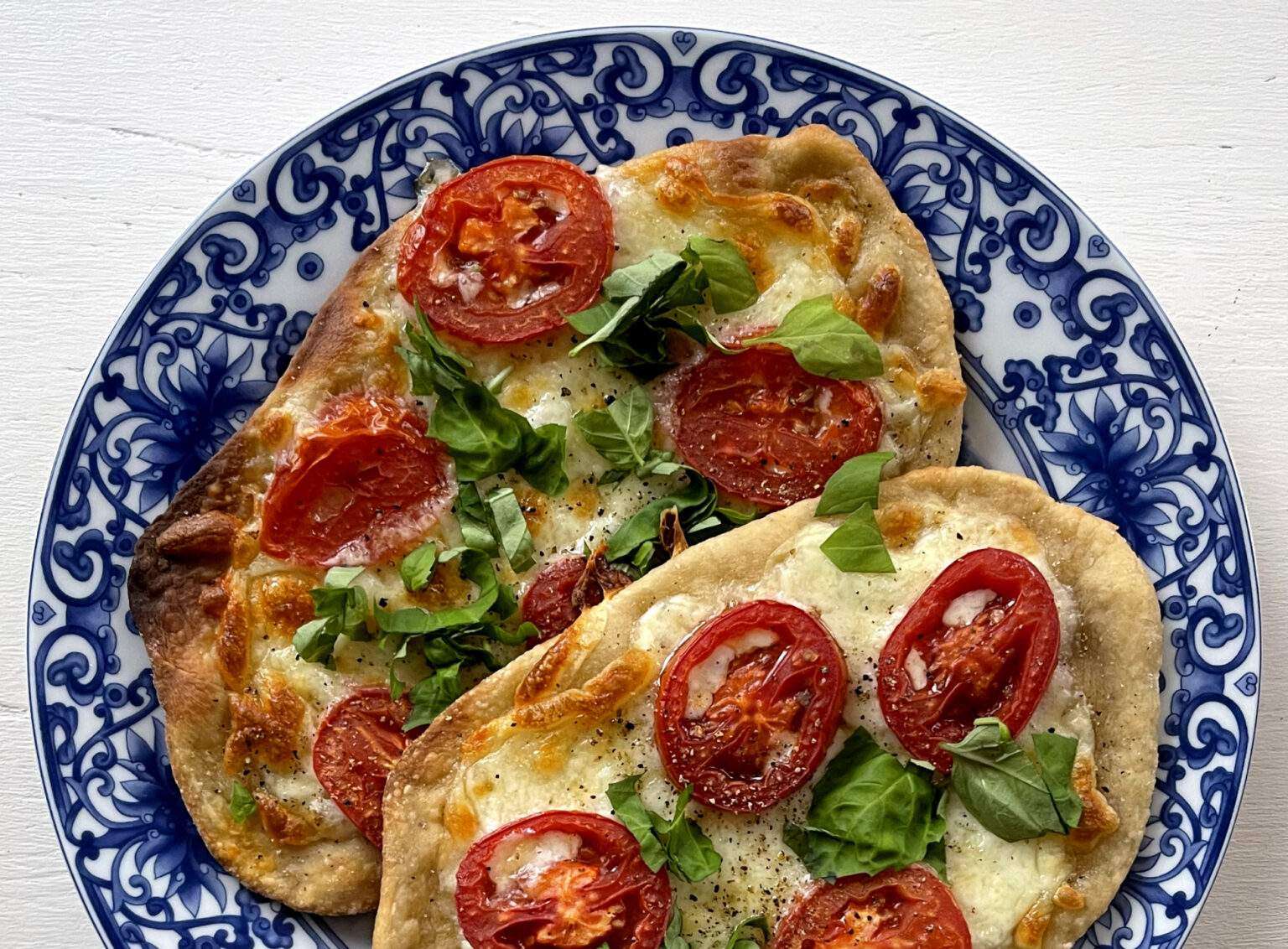 How to Make Tomato, Basil & Mozzarella Flatbread Pizza Be Cookin